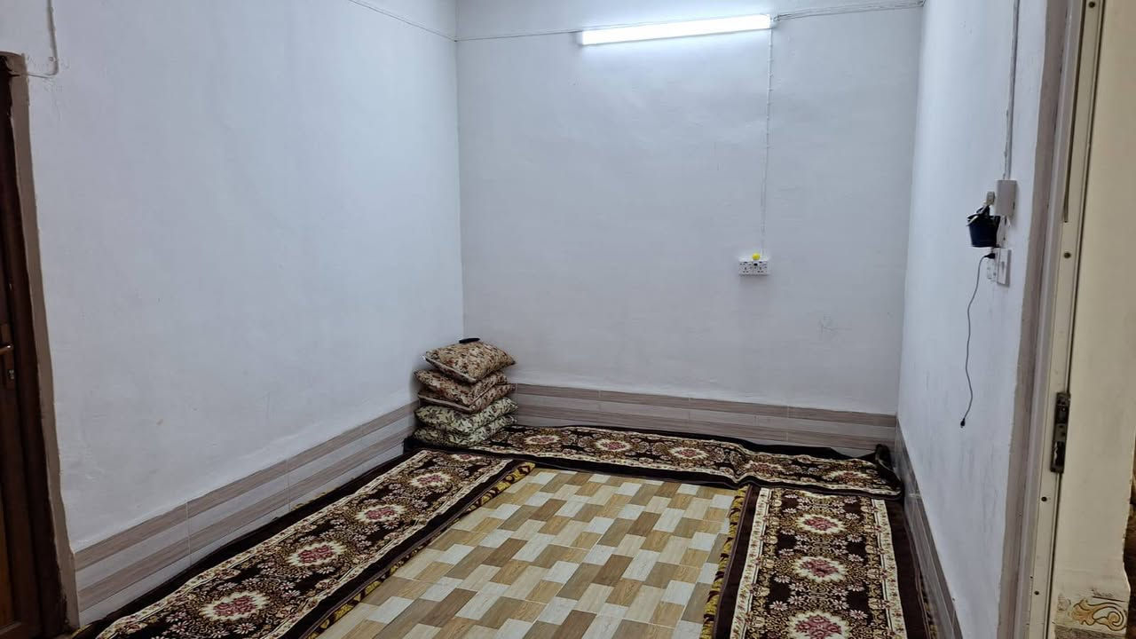 🏡 فرصة مميزة لامتلاك منزل في أحد أرقى مناطق حي الجامعة كركوك 
🔹 للبيع منزل بمساحة 200 متر مربع
📍 الموقع: حي الجامعة – قرب المدرسة الصينية، منطقة هادئة وراقية، مناسبة للسكن العائلي.
✅ طابو ملك صرف.
يتكون المنزل من: ✔️ غرفتي نوم.
✔️ غرفة استقبال.
✔️ صالة.
✔️ مطبخ.
✔️ بيتونة.
💰 السعر المطلوب: 110 مليون دينار عراقي (قابل للتفاوض ).
📞 ***********ابو محمد 
للاستفسار الاتصال بمكتب زهرة الخليج حي الواسطي السايدين القديم مقابل صيدلية صوفيا
