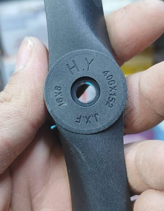 4 مراوح جديدات بهل شكل
الطول 40 سانتي


**إذا كنت صاحب هذا الإعلان وتريد حذفه لأي سبب، رجاءا أرسل رسالة إلى الدعم الفني**