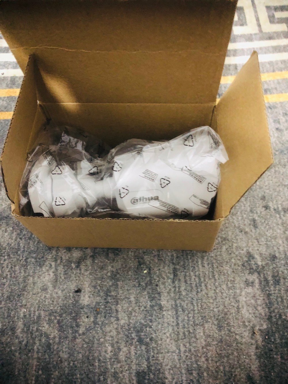 سلام عليكم كامرات مرقبة 
جداد غير مستختمات صوره وصوت 18فلاش  عداد الكامرات ذنين سعر الوحده 15الف 