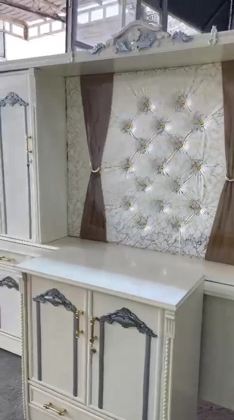 السلام عليكم غرفة مسرح ٦ باب الوجه ٦ ملم Mdf والداخل صاج ٤ملم تحتوي الغرفة على كنتور وزاوية بارتفاع وعرض الكنتور الجرباية ارتفاعها ٢ متر وعرضها ٢ متر ونص التخت بلوك اسود٦ ارجل ميز المرايا ارتفاع ٢ متر والعرض متر ونص الجزامة كومدي الاحذية يحتوي على بابتين ومجر ارتفاعة ٩٥ وعرضة ٨٥ سانتم كل هذا بسعر مليون ونص للاستفسار الاتصال ***********
