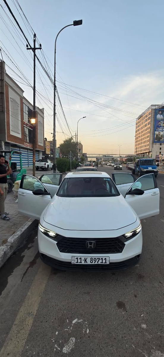 سلام عليكم هوندا أكورد هايبر تنفس طبيعي فول مواصفات موديل ٢٠٢٣ ماشيا ٥٠مايل  داخل أحمر مكان بغداد الاستفسار الاتصال *********** سياره سبورت السعر ١٨٥ بيها مجال
