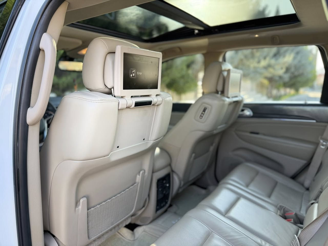 سعر مغرى جدا

جيب كراند شيروكي  مديل ٢٠١٩ ليمتد خليجي وكالة هارلم 

فول مواصفات بصمة 6 سلندر فورويل 

( كـلـيـن تـايـتـل )    

المحرك : V6.  3.6L . 

المواصفات : 4x4

* قيادة ذاتية عند المنعطفات. 

* رادار امامي مع مانع تصادم . 

* تحذير الخروج عن المسار . 

* مستشعر نوم السائق مع نظام التوقف الآلي 

* تحذير النقطة عمياء

* شاحن موبايل وايرلس 

* ⁠تبترونيك كير بالستيرن

* ويل كب بلاك توب قياس  19 انج ..  

* كاميرة . 

* المصابيح الأمامية زنون 

* دخول ذكي. . 

* تشغيل عن بعد .

* الصندوق الخلفيي كهربائي

* حساسات خلفية  .

* مكيف خلفي مع وحدة تحكم منفصلة . 

* تدفئة كشنات + ستيرن +تبريد

بانوراما. 

* مانع تصادم خلفي 

* محدد سرعة . 

* نظام التشغيل والاطفاء الاوتوماتيكي .

* نظام بريك اوتماتيكي

.:: السعر  علق برقم ٣ ياتيك مباشر. 

للأستفسار واتساب   

***********

***********
