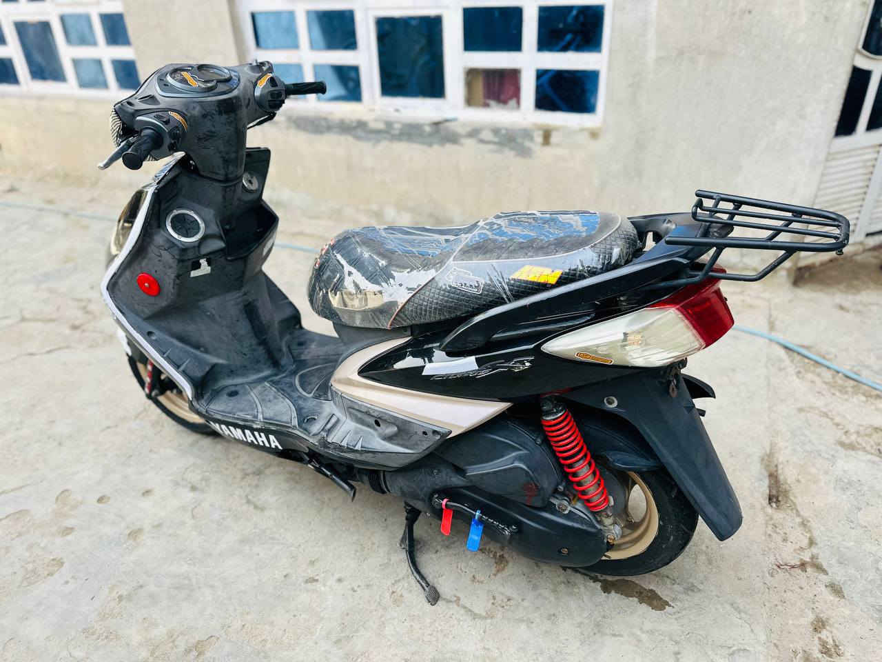 اللهم صل على محمد وآل محمد
#للبيع
#صار6_شهر_من_نازلة_رمبة

سكنس فحل 2008 

#كابريتر

#نظافتها خير من الله

1)محرك نضافته100%

2)ما ممدود اسبانة عليه جديد

3)دبلات خير من الله

4)تايرات جدد

5)كهربائيات شغالة 

6)لايت لونين اصفر وثلجي 

7)هندر شغال

جيب فيتر  وياك وكلبها

#السعر 900  وبيها مجال

#العنوان: ديالى خان بني سعد

***********
