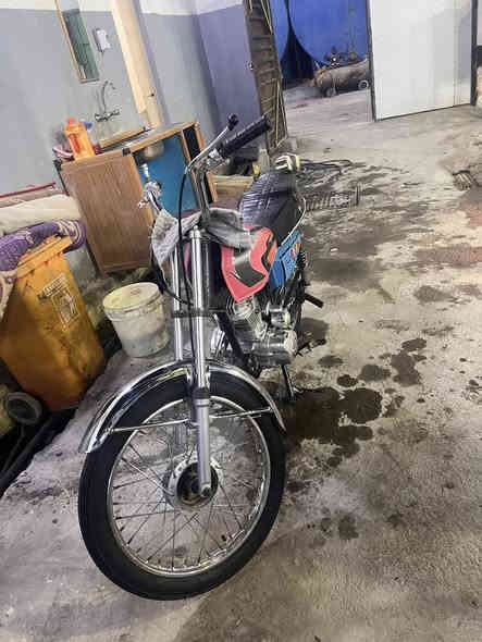 للبيع او مراوس كلك مكينه بارت مفتوحه توه مجفته ولفات جدد كلشي ماعوزه الدراجه نضيفه شوف العبن سعر 350 الف وبيه مجال حك الجيه مامتواجد على الفيس طب واتساب او خابر ***********
