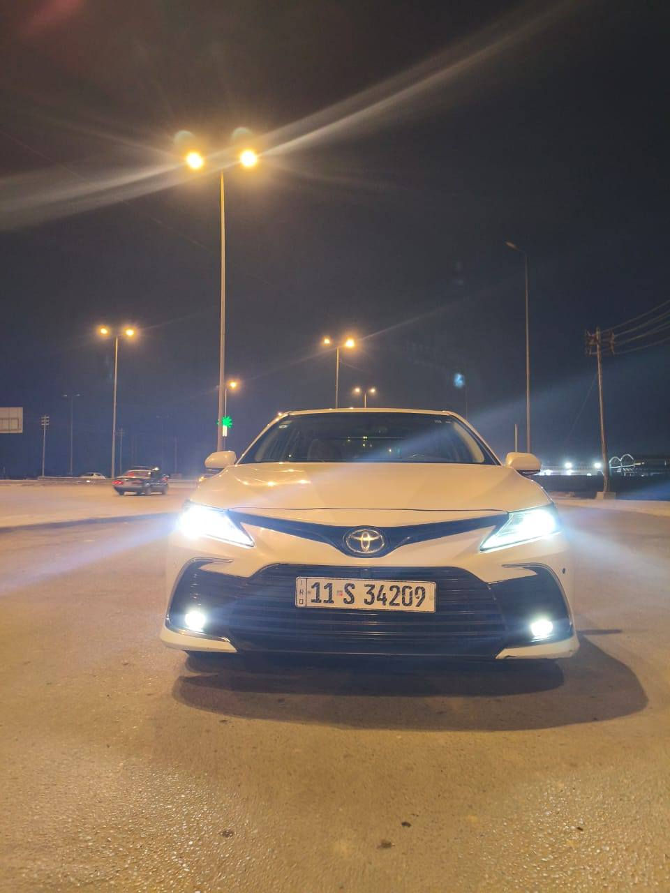 سلام عليكم كامري موديل 2023 هايبرد وكاله عبد لطيف فول مواصفات 
فتحه 
حساسات 
مري شفط
تحكم ستيرن
3 وضعيات قياده
شاشه 
مانع انزلاق
بصمه 
بعد هواي مواصفات حلوا 
سياره بيها بنيد مبدل 
وبيه باردين واحد باب سايق وثاني بجاملغ الخلفي جهت سايق بدون دواخل شواصي سليمه ولرانكيتات سليمه مكينه وكير حلوا شلعه ومعدل بشرط سعر 230 وبيها مجال للشراي مكاني كربلاء ***********
***********
