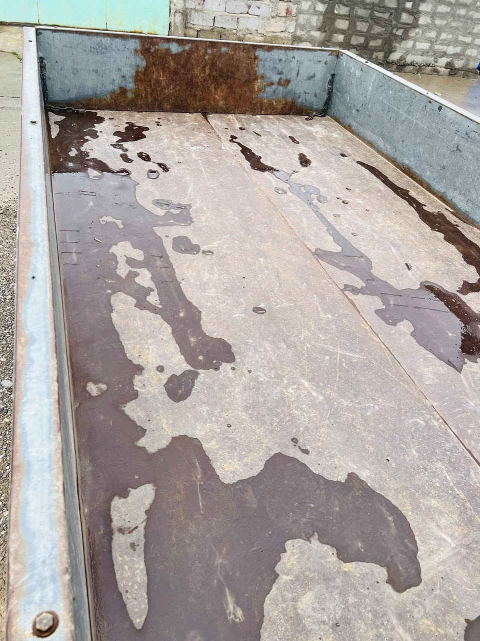 ﮼السلام عليكم غلاف بودي حديد ثقيل شغل كركوك حيل نضيف بس بي زنجار السعر 120 وبي مجال للاستفسار ***********
