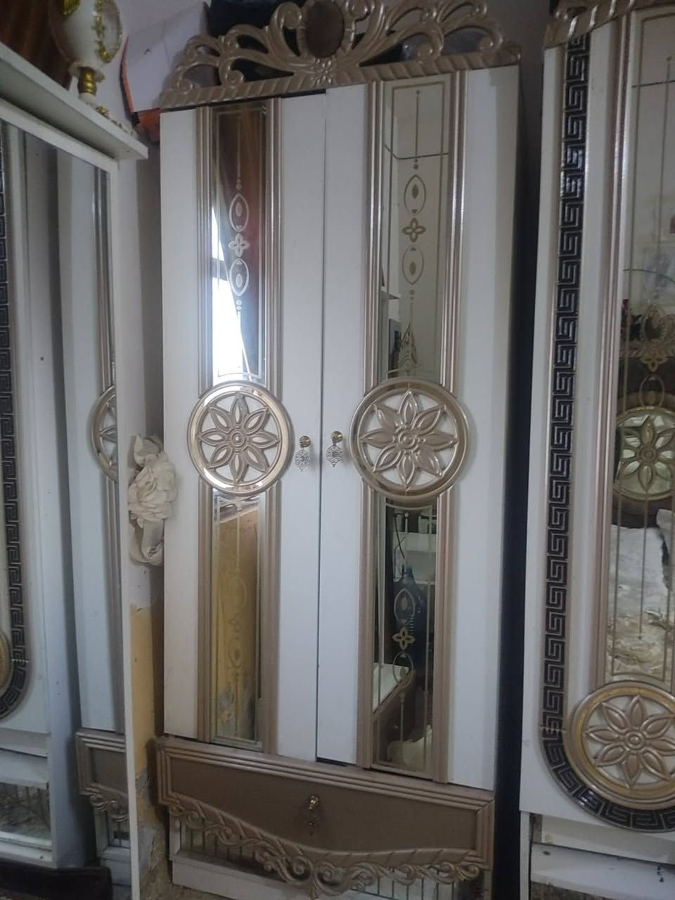 غرفه تركي 8 قطع مديل حديث ملكي صبغ حراري اقماش وتر بروف سكك هايدروليك خشب ثقيل سعر 800 وبيه مجال  مكاني شاميه  *********** تلفوني
