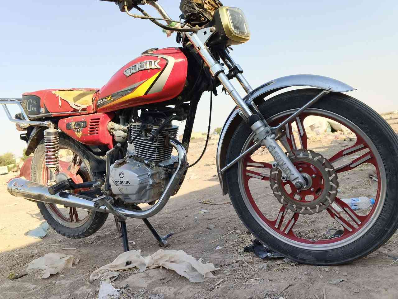 ايرانيه 2023 شرط اصوليه 
5 كير سلف 
محرك لا مفتوح ولا تنقيص 
دراجه نضيفه 
سعرها 400 وبيها مجال قليل 
مكاني النهروان 
***********
