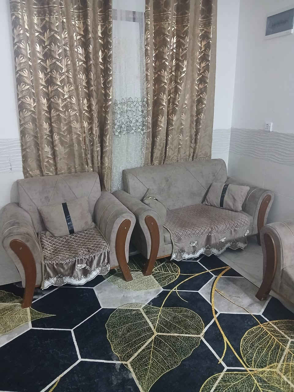 سلام عليكم عندي تخم ع شر مقاعد لبيع رايده ب220لف مكاني بغداد لكاضمي والله حلو وتكمه ***********،رقم بي واتساب
