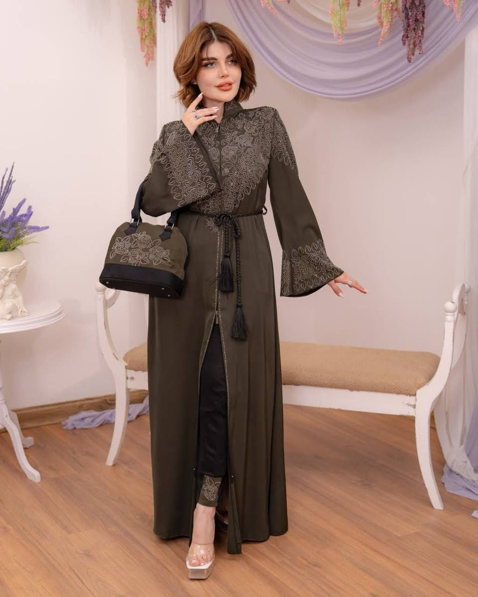 💫 عباءة خليجية من 5 قطع 💫
العباءة+ بنطلون + شال+ حزام + حقيبة👛 
🎨🎨 الألوان :- حسب الصور 
💰💰💰السعر = 35 ألف دينار فقط
💫 للحجز والاستفسار التواصل على الخاص


**إذا كنت صاحب هذا الإعلان وتريد حذفه لأي سبب، رجاءا أرسل رسالة إلى الدعم الفني**