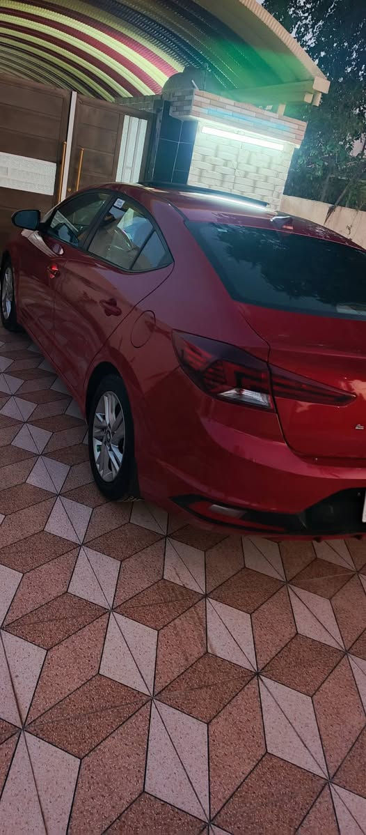 السلام عليكم النترا موديل 2020 وارد امريكي بيها قطعتين صبغ فقط بدون بارد بدون شخوضه السياره فول فاتحه بصمه رقم بابل السياره جاهزه من كل شيء مكان سياره بابل السعر 135 وبيها شويه قطعتين بدون دواخل رقم الهاتف ***********
