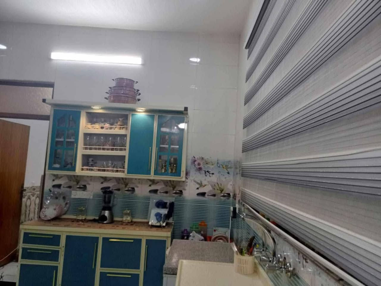 سلام عليكم يوجد بيت للبيع مساحه 100 متر يحتوي على 2غرف نوم واستقبال ومطبخ وصحيات طابو زراعي سند25 العنوان بغداد الراشديه المراسمه الاتصال على الرقم ***********
