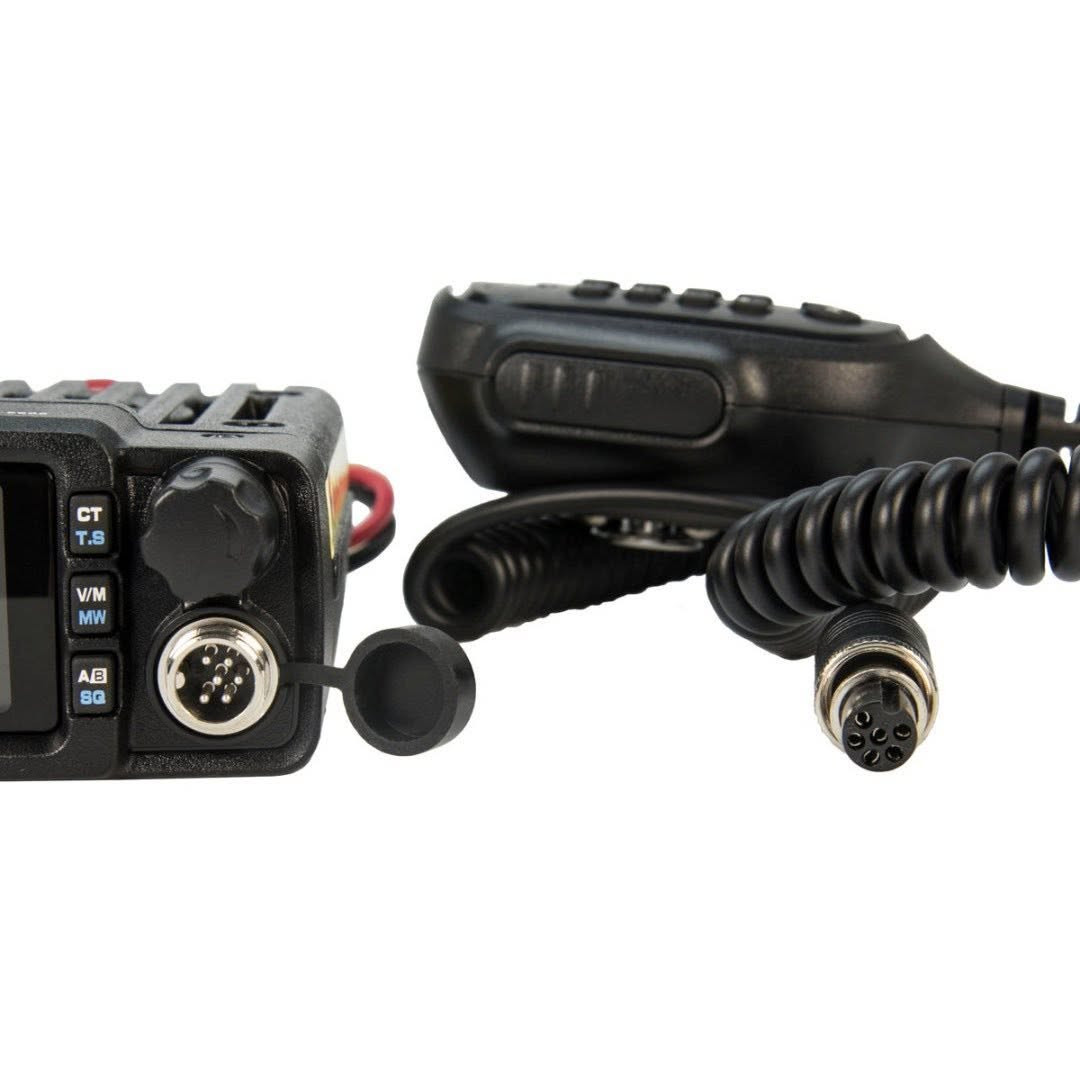 جهاز TYT TH-8600 ..
جهاز إرسال واستقبال لاسلكي تناظري
ومزدوج النطاق (Dual Band)، وهو مصمم خصيصاً لهواة الراديو وللسيارات، الدراجات النارية، ومركبات الدفع الرباعي (ATVs/UTVs) نظراً لحجمه الصغير ومقاومته العالية للعوامل الجوية.

الميزات الرئيسية
مقاومة الماء والغبار (IP67): الجهاز والميكروفون اليدوي محميان بالكامل ضد الغبار ومقاومان للغمر في الماء حتى عمق متر واحد لمدة 30 دقيقة، مما يجعله مثالياً للبيئات المفتوحة والقاسية.

الحجم الصغير (Mini Mobile): يتميز بأبعاد صغيرة جداً (107 × 125 × 45 مم) تسهل تركيبه في الأماكن الضيقة داخل مقصورة السيارة أو على الدراجات.

شاشة ملونة ملائمة: يحتوي على شاشة LCD ملونة تعرض النطاقين معاً مع دعم خاصية المراقبة المزدوجة (Dual Watch / Dual Standby).

المواصفات الفنيةنطاق الترددات (Dual Band):
VHF: من 136 إلى 174 ميجاهرتز.
UHF: من 400 إلى 470 ميجاهرتز.

قوة الإرسال (Output Power):( 25 واط ) .. ⚡️
يتيح الجهاز التنقل بين 3 مستويات للطاقة (عالية / متوسطة / منخفضة).
القنوات: يدعم تخزين 200 قناة مبرمجة.

أنظمة التشفير والاستدعاء: يدعم أنظمة التناغم CTCSS/DCS، ونظام DTMF، بالإضافة إلى الإشارات ثنائية وخماسية النغمات (2Tone/5Tone).

البرمجة: يمكن برمجته يدوياً من الميكروفون أو عبر الكمبيوتر
جهد التشغيل: 13.8 فولت تيار مستمر (DC).

ملاحظات الاستخدام والاستخدام الشائعالاستخدامات: يحظى بشعبية كبيرة بين هواة الراديو (Ham Radio)، وفرق الإنقاذ، وسائقي الطرق الوعرة (Off-Roading).

السعر والتفاصيل خاص .. 
متوفر توصيل ..


**إذا كنت صاحب هذا الإعلان وتريد حذفه لأي سبب، رجاءا أرسل رسالة إلى الدعم الفني**