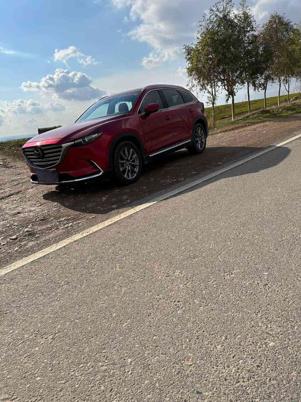 يعني اعلى مواصفات 1/1
داخل كريمي سقف اسود 
كشن خزن وحار وبارد 
داتاشو وكاميرا 360
رادار 360
7 راكب وبعد هوايا مواصفات شتريد بيها مواصفات مال مازدا
رقم الشاصي موجود بالصور السيارا مرقمه وجاهزا
***********
***********
خابر وتدلل جوا السوق الشراي يخابر أربيل, العراق
