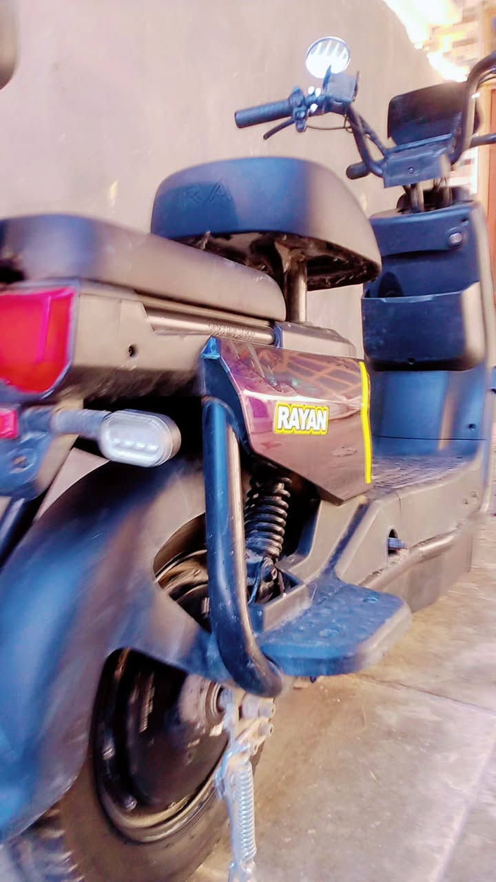 السلام عليكم شباب دراجه للبيع نوع ريان اربعه باتري جدد كلش الدراجه كله شغاله ماعيزه برغي اشاير يمنه يسره لايت عالي ناصي السعر 225 وبيه مجال هاذه رقمي بي واتساب *********** المكان النجف الاشرف
