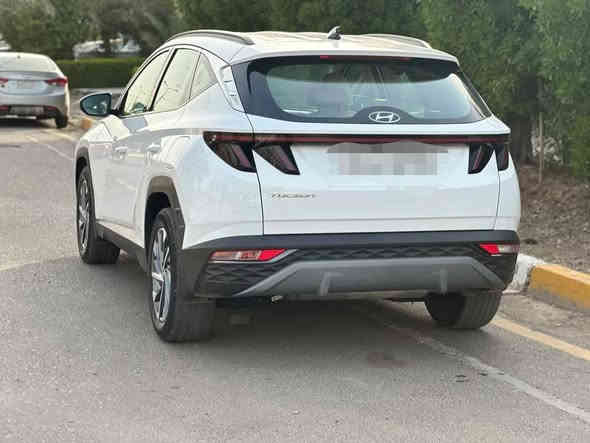 هيونداي توسان2024 ابيض رقم بغداد فوول ماشيه 43
كفاله عامه 
حجم المحرك 2000 . DOHC
‏مفتاح التشغيل بصمة 
‏تشغيل عن بعد 
‏هاند بريك بصمة
‏حساسات امامية
‏حساسات خلفية 
‏حركة المقاعد الامامية كهرباء
‏داخل ابيض
‏تحكم فول للمقود 
‏مثبت السرعة  Crose 
‏الاوامر الصوتية 
‏ويل كب كروم 
‏حجم الاطار18 NG
‏شاشة ايباد دجتل
‏كاميرا دوارة ❗️
‏اريل نفكييشن❗️
‏لايت زينون + LED‏ 
‏ بك لايت LED
‏كشافات زينون
‏الانارة الداخلية LED 
‏دوسات ابواب داخلية LED 
‏اشاير بالمري والمري قابله للطي AUTO 
‏نظام مانع تزحلق 
‏ABS
‏شاحن واير ليس📲
‏نقطة نزول المنحدرات 
‏بردات ابواب خلفية
‏برده خلفية 
‏تبريد امامي و خلفي
‏درايف مود DRIVE MODE 
‏NORMAL
‏eco
‏SPORT
‏اوتو هولد AUTO HOLD 
‏مخرج AUS
‏مخرج USB
‏BLUETOOTH 
رقم الهاتف***********
السعر215 ورقه
