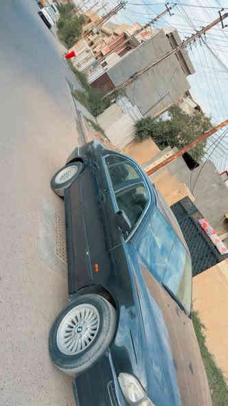 السلام عليكم .. من رخصة صاحب الگروب
Bmw e39 
موديل ١٩٩٩ / حجم ٥٣٥ / ٨ سلندر دينمو مي .. أصل بليتة وسنوية
رقم بغداد (الرقم الدولي الجديد )
باسمي والسنوية لسنة 2027  
السيارة قبل 3 اشهر طلعت من الفرن صبغ عام ولا بيها رصعات ولا شخوط ولا هالسوالف السيارة صافية دمعة 
دعامية خلفية امامية m والدرگة m والترايش m وكل الشغلات الي بيها m

وآني مو بيّاع شراي  
السيارة معمّرها تعمير مال جنّاي ما ملزگة تلزيگ السياره تكمة ..وما چنت ناوي ابيعها بس هي رهمت هيچ
بس غرفتها يعوزها ترتيب 
جامة امامية جديدة 
صدر امامي خلفي جديد منفوض نفض
عليها ادامة على منضومة الاحتراق ومنضومة المي كاملة 
محرك وگير جديد ومكفول گير تبترونيك 
السيارة شلعه ومعدل ما تنلزم
كهربائيات كامل كلشي شغال 
لايتات امامية جديد حركة ديناميكية 
كشنات جلد اسود تحكم كهربائي 
سلايد جام جديد كل الحركات شغالة
تبريد بي ادامة كاملة وثلج بس نقص الغاز مالته واكفله غير الغاز ينزل من السعر
بيها دبل فيتبمب يعني من توكف عندك بطريق بس تبدل بدگمة صغيرة وتمشي

السيارة بيها گزوز رياضي تحكم صوتها كارثي مرعب 🔊🔊
درگة m تحكمات ستيرن شغال كروس تثبيت السرعة وزيادة وتنقيص السرعه شغالة من الدرگة 💯💯 

وطبعاً مو كل التفاصيل مكتوبة يعني 

سعر السيارة 79 ورقة وبيها مجال شوية

( واذا تعجبك السيارة وما عندك الفلوس والله العظيم تجي تاخذها احولها بأسمك من خاطر طيب ❤️)
مكان السيارة بغداد الغزالية 
موجود عالماسنجر 
وهذا رقم التلفون 
0777 153 1053
متواجد بي اتصال وعالواتساب وين ما تريد متواجد
