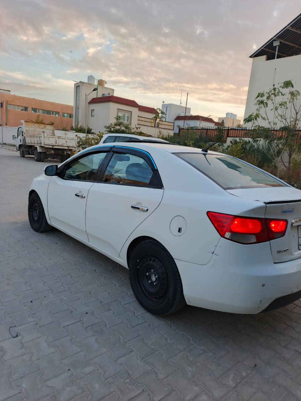 للبيع او مراوس سيراتو2011 خليجي 
فتحة 
شاشه 
كامره خلفيه 
محرك وگير خير من الله 
تخم تأير 
ضرره سياره كص جنطه اثر حادث 
وصبغ الحزام 
رقم اربيل 
سنويه صاقطه 

السعر 65 وبيه مجال 
رقم الهاتف *********** واتساب 
رقم الهاتف ***********
العنوان النجف الاشرف
