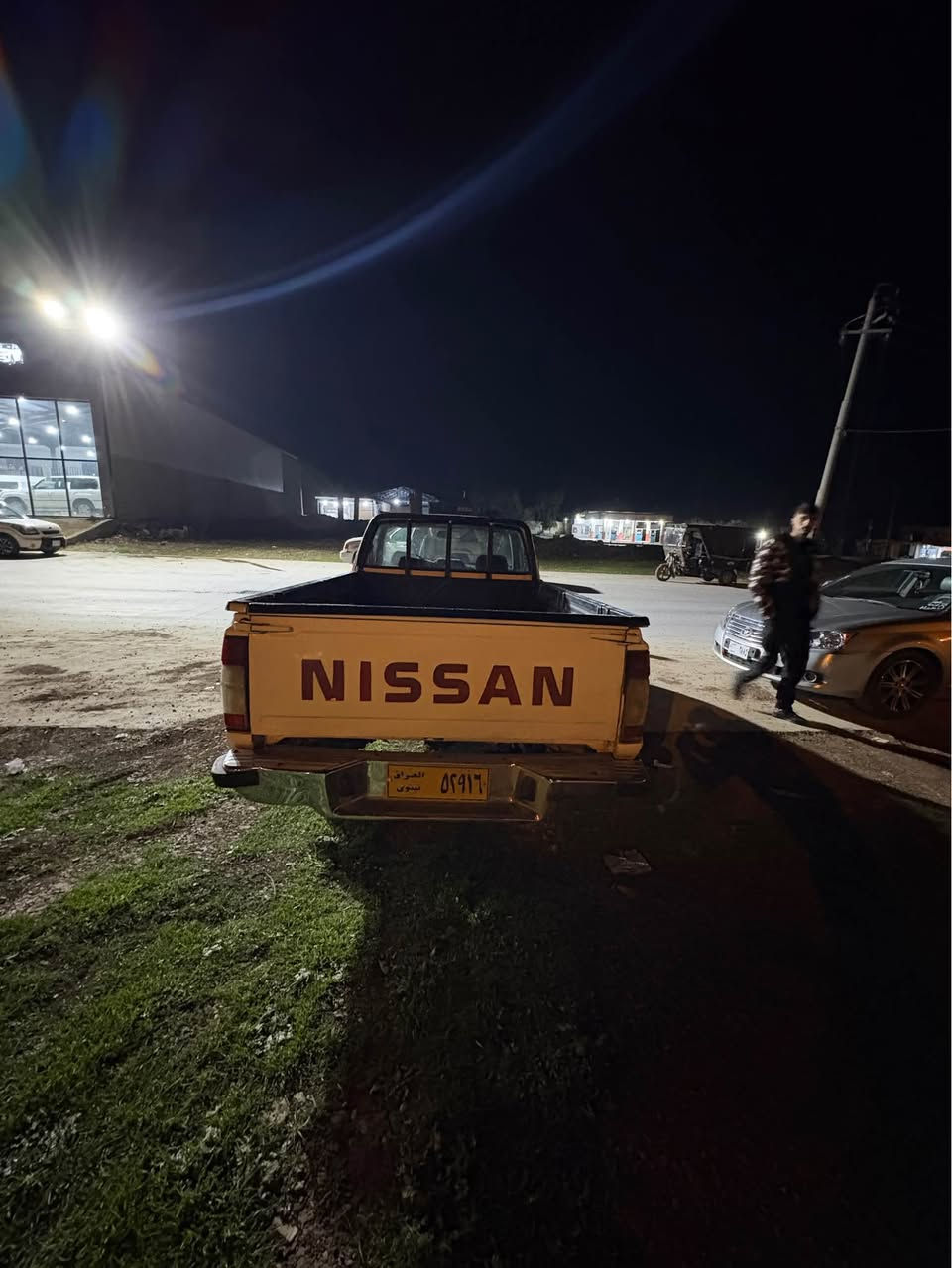 بەناوی خوا 
نیسان تاک ٢٠٠٢ 
سێ پارچە  سەنەوی و ئارم و ئەوەلیات
بۆیاخی هەیەو دەعمو وەرگەڕاو بە شەرت
بێ تەقەوڕەقە ماڵی کاسپیە 
شاشە ئەیپات 
بەشەرتی گێر و مەکینە و ئەکسل 
سعری ٦٤ مەعمەلەیە برایانە 
توخواموشتەری نیت نە سەری خۆو نە هی منیش مەیەشێنە 
*********** حلبجة, السليمانية
