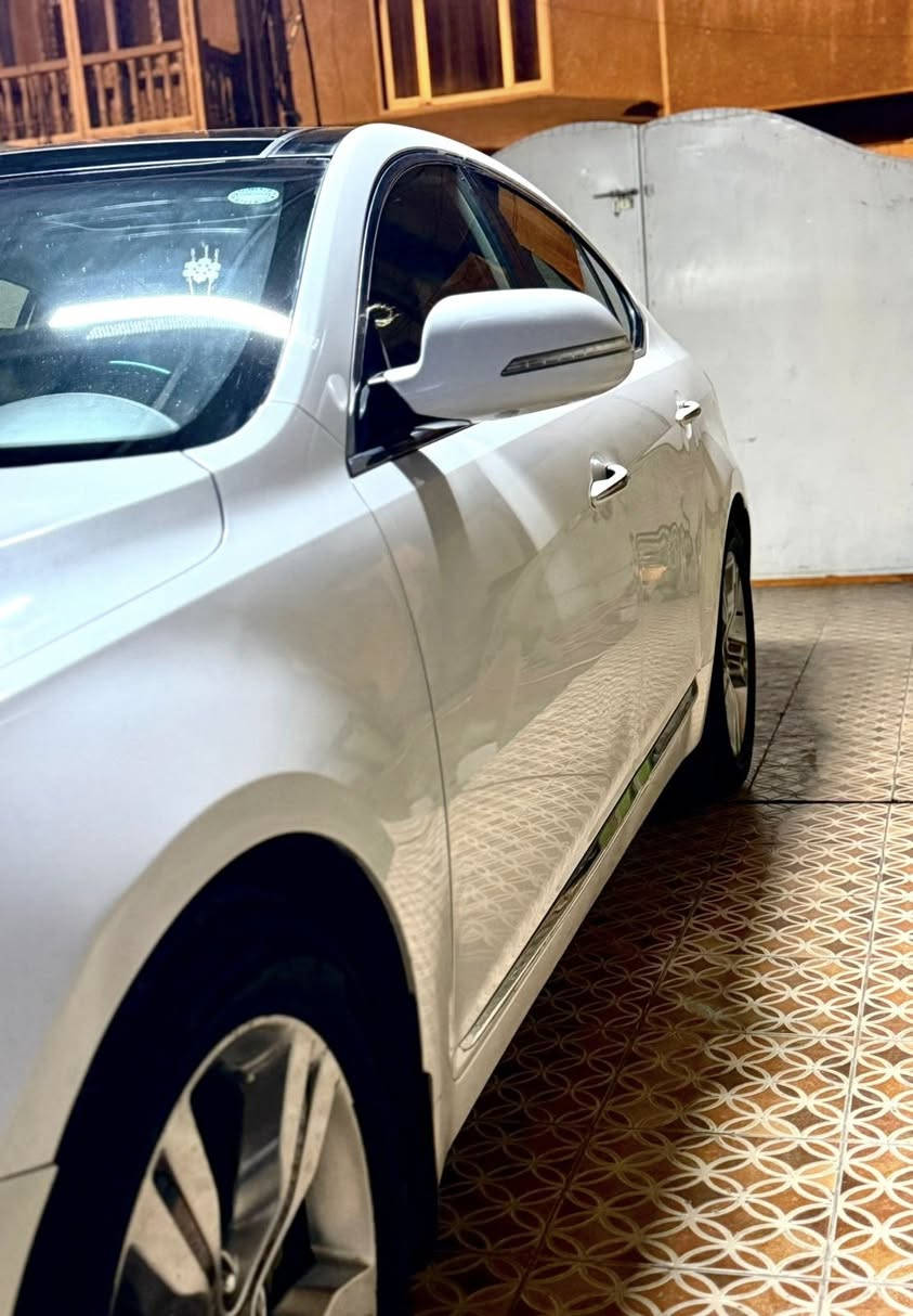 السلام عليكم 
كيا كادينزا 2011 خليجي ابيض صدفي السيارة ماشية 142 الحمد لله نظيفة مكفولة من الحادث والضربه بيهه فقط صبغ دعاميات لان جان بيهه شوية مثل النمش وبيهه بارد بسيط بمقدمة البنيد فقط وبارد كم اصبع يم الهلال مال جاملغ الخلفي فووول مواصفات بانوراما بصمة تحكمات مري شفط اشاير مري حساسات كامرا بردة خلفية شادلهه منظومة زنون سعرهه 300 ومنظومة تبريد بالله كلفت بال600 الف قبل كم شهر سويتهه كلهه جديده تبريدهه خير من الله تاير وويل جديد فيت بيم عبوة كاملة ومسطرة نوزلات جديدة وتعرفون سعر النوزلات مالتهه شكد وتخم بلكات السيارة اسخدامي الشخصي رقم اربيل الجديد تريد تحويل تريد وكالة حاظر مكان السيارة بغداد السعر 117 وبي مجال 
الرقم ***********
