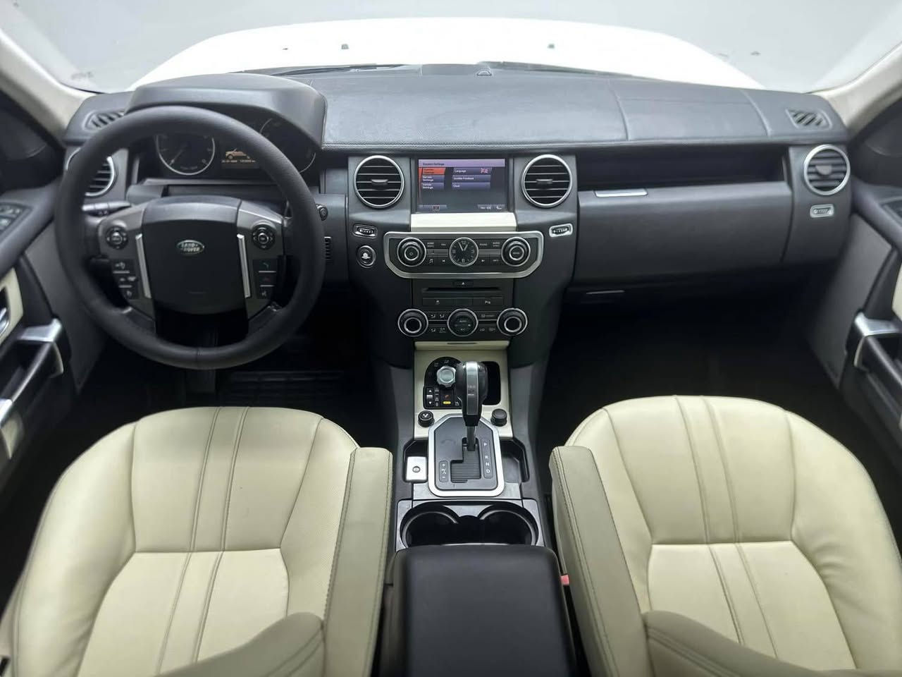 السلام عليكم
لاند روفر 2011 محرك lr4 5000بدون سوبر تنفس طبيعي رقم اربيل بأسمنه مكان السياره البصره سنويه وهزه جديده ٢٠٣٠ السياره خليجي جديده بمعنى الكلمه استخدام شخصي وعل ايد وحده سيرفس كامل بين فتره وفتره تبديل دهن سعر اللتر ١٨٠٠٠ بانزين محسن غيره ممفوله رغم محركه يتقبل العادي لكن مشامه غير المحسن مكفوله كفاله عامه عدا شبرين الجاملغ الخلفي جهة السائق السياره جديده لابعد الحدود
محط انظار بالداخل
وبالطريق الخارجي روعه
مواصفات
فتحه بانوراميه
كشن جلد كهرباء
7راكب
ثلاث خانات تبريد
ثلاجه وسطيه
جكات تصعد تنزل حسب الرغبه
وظعيات قياده طرق جبال منعطفات اراظي صعود ونزول
الملاحظات
قفال باب الصدر ميقفل بالسنتر لوك
والجام الخلفي ينزل بالكونترول بس ميصعد
وهذني مو فد اعطال لكن بسبب عدم التفرغ يشهد الله
السعر 155 مجال بسيط
مراوس او بيع حسب القناعه السياره صارله عندي اكثر من سنتين ونعمه من رب العالمين
اخوان الي تعجبه يشلع عيوني وبخدمته
والي متعجبه نشا الله يصعد احسن منه والله يرزق الجميع بحق هذا الشهر الفظيل
مكان السياره البصره
السعر ١٥٥$
مع فائق شكري وتقديري لكل اعظاء الكروب والادمن المحترمين
اي استفسار الخاص مفتوح وبالخدمه
تحياتي


**إذا كنت صاحب هذا الإعلان وتريد حذفه لأي سبب، رجاءا أرسل رسالة إلى الدعم الفني**