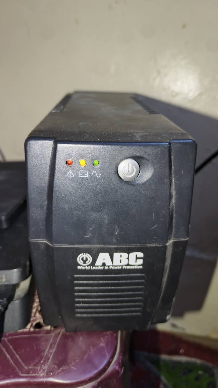 السلام عليكم: 
بلي فور سلم 500 كيكا مهكر نظام 11
مع هارد تخزين بسعه 500 كيكا مع 14 لعبه كما موضح بالفيديو، الجهاز نظيف لوك ستيكر مامفتوح ولا مصلح، مع جوستيك اصلي والاخر تجاري 
يجي ويا جهاز يو بي اس بسعه 850 فولت 
السعر 350 وبي مجال 
التواصل: *********** مكاني الكاظميه
