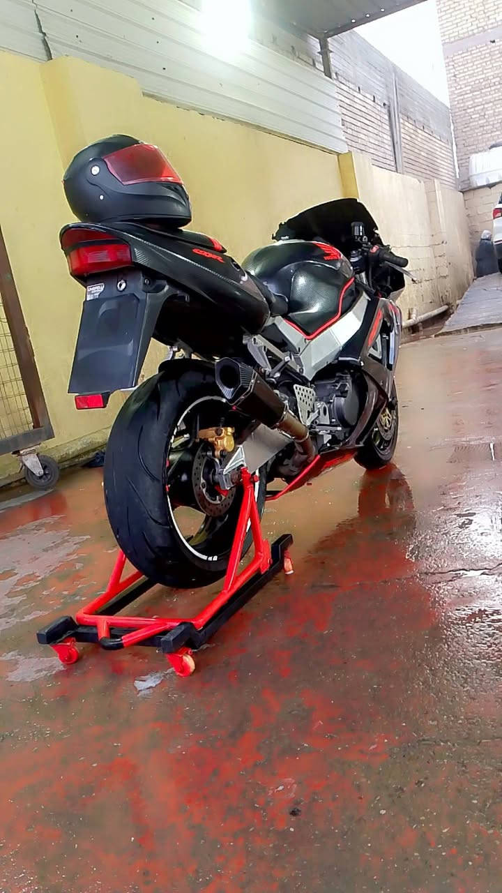 السلام عليكم دراجة cbr 929                                                                             سرعة 300 كفالة عامة مغلفة كاربون فايبر زعانف بلادي الياف مغلق نانو سيراميك  
مكان شعب سعر ***********
