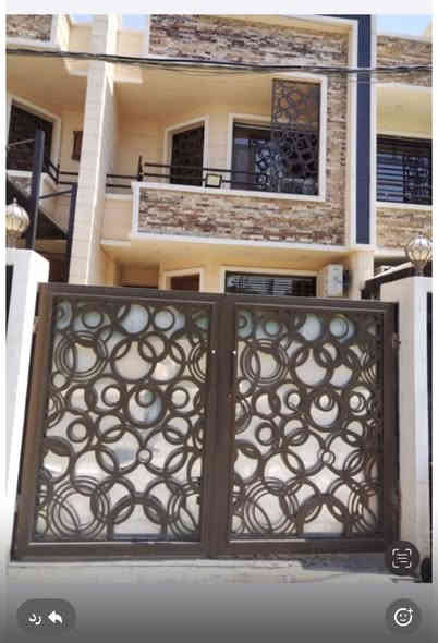 � بيت للبيع في حي الأطباء – بمساحة 150 متر 🏡
📍 موقع مميز في منطقة راقية وهادئة

🔹 المواصفات:
 • مساحة الأرض: 150 متر مربع
 • تصميم حديث وواجهة أنيقة بالحجر والحديد المزخرف
 • طابقين
 • 3 غرف نوم واسعة
 • صالون واستقبال راقٍ
 • مطبخ مفتوح على غرفة المعيشة بتصميم عملي
 • 2 حمام
 • بالكونة مطلة على شارع هادئ
 • حديقة أمامية صغيرة وبوابة حديدية فنية
 • خدمات كاملة (ماء، كهرباء، صرف صحي)

🔹 الموقع:
 • يقع في حي الأطباء – من أرقى أحياء بغداد
 • يبعد دقيقتين فقط عن مطار بغداد الدولي
 • قريب من الأسواق، المدارس، والمراكز الصحية

🔹 مميزات إضافية:
 • بناء وتشطيب حديث (سوبر ديلوكس)
 • موقع ممتاز للسكن والاستثمار
 • شارع واسع وموقع مثالي للعائلة

📞 للاستفسار والمعاينة يرجى التواصل على الخاص أو الاتصال على الرقم:
📲 ***********
***********
