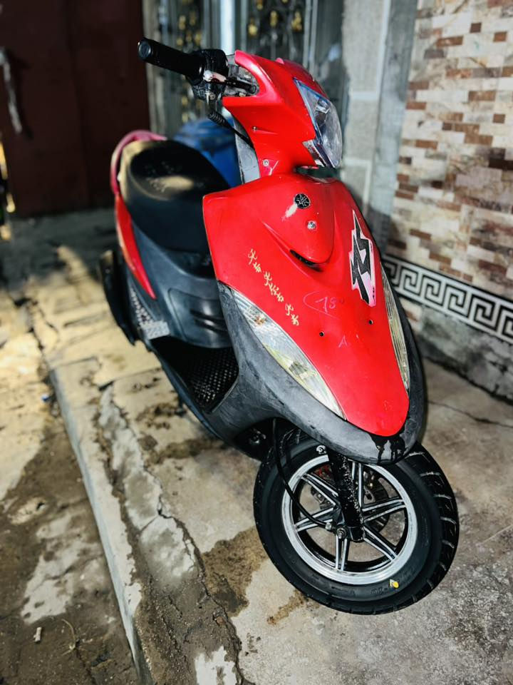 السلام عليكم ماكس عدلة للبيع مثل متشوف كدامك دراجه صارلها شهر من نزلتها من رمبة وهاي اوراقها دراجة منزلها عله إيدي بيها كلج امامي رياضي KOSO ولخلفي هم رياضي بس ماعرف شنو الماركه ماته كشن بلادي بس عالي كلوب ابيض
