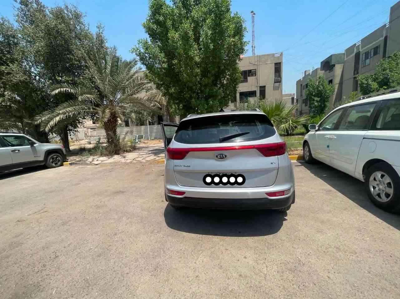 للبيع كيا سبورتج موديل 2017
محرك 2400 GDI
وارد امريكي بدون حادث ( سرقة ) وصورها موجودة
وبيها ضربة خفيفة بالجنطة هنا ابغداد ومصلحة ع البارد
رقم بغداد سنوية جديدة بأسمي
السيارة نظيفة جداً محرك وكير مكفول وتبريدها ثلج
فول تحكم ستيرن
بصمة
المري شفط على البصمة
3 أنظمة قيادة ( نورمال ، سبورت ، اقتصادي )
مثبت سرعة
مانع انزلاق
نظام منحدرات
شاشة لمس
كاميرا خلفية + حساسات امامي وخلفي وجانبي
بانوراما
كشنات كهربائية جلد بلادية
نظام تحكم تدفأه بالكشنات

السعر 140$ وبيها مجال بسيط
للاستفسار الاتصال على الرقم
***********
