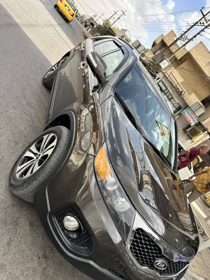 سورنتو 2012 أمريكي محرك 2400
7 راكب الضرر قطعتين شرط تحويل 
السعر 130 بيها مجال السيارة بسم ابن عمي شرط تحويل***********
/***********
