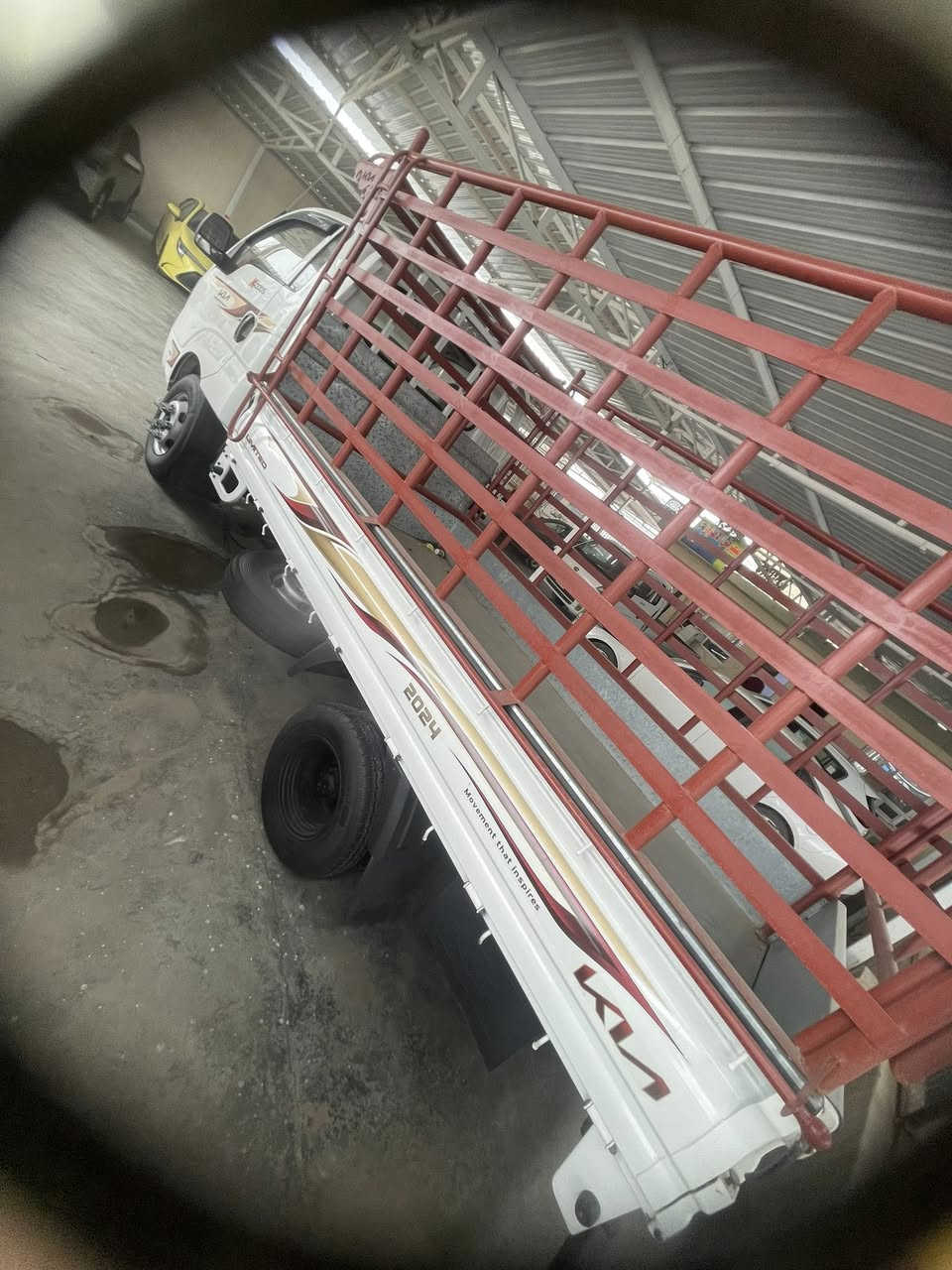 كيا فحل محرك 4000لمفتوح. موديل. 2024بغداد مشروع وطني. ماشيه 44لف مكفوله من صبغ. شخط بسيط. باب سايق واضح بصوره باقي سياره كفاله عامه. 
سعر 
٢٠٠$
عنوان بغداد ناحيه الرشيد. 

‭٠٧٨٧ ١٣٧ ٧٣٩٧‬
