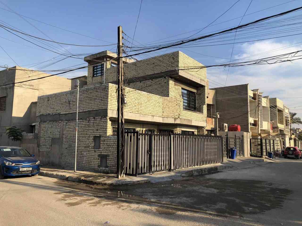 بيت للبيع مساحة100م مربع ركن الواجهه 10 والنزال 10
الموقع / حي التراث قرب مدرسة اربد الابتدائية 

البيت بناء طابق ونص بناء حديث 2025 صار شهر من طلعوا منه العماله 
واقع على شارعين 15 و10 

التواصل على الخاص او واتساب 
الرقم ***********  ابو علي
