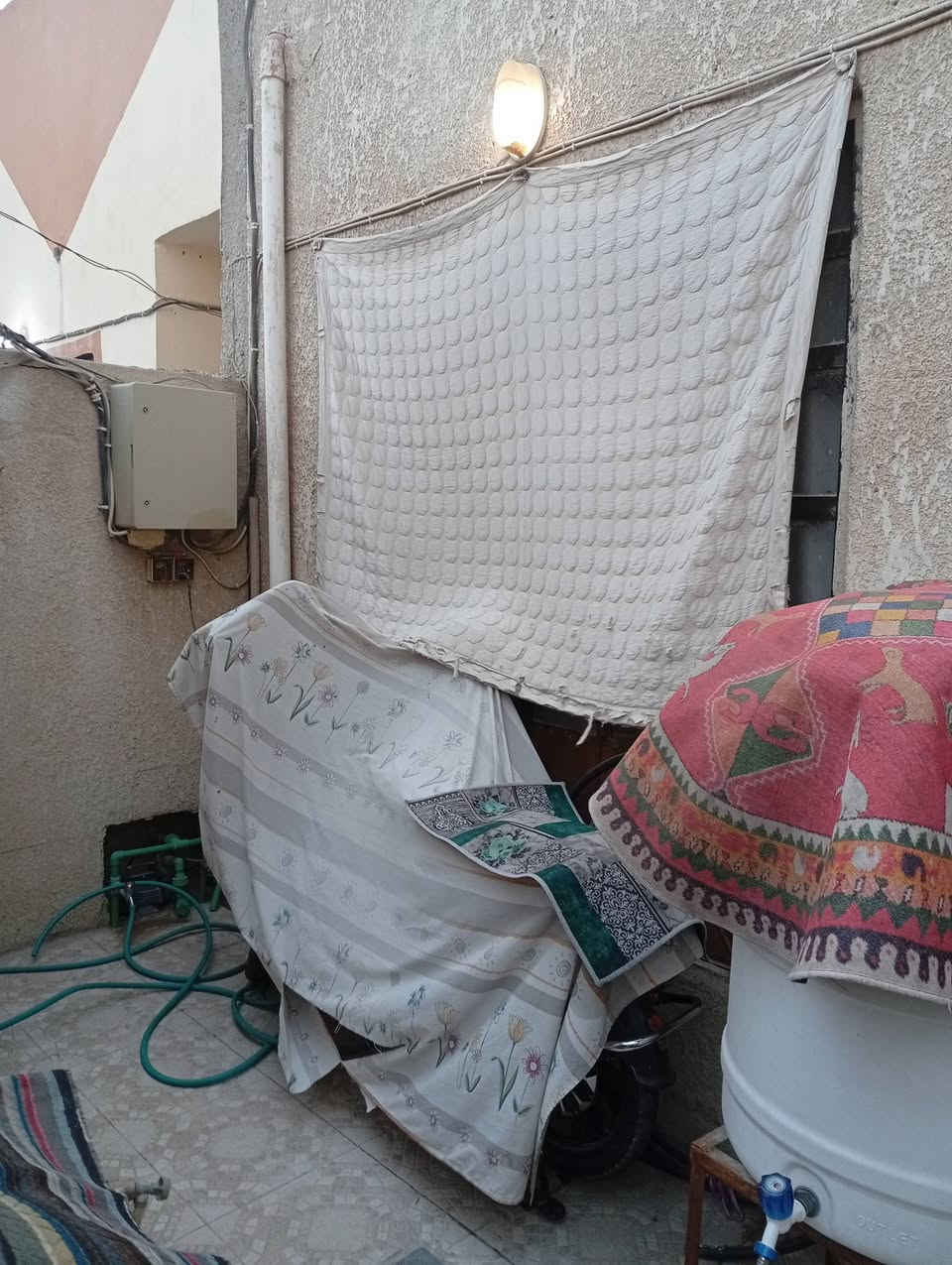 بيت للبيع 100متر طابقين مكان النجف الاشرف حي العسكري مدارس قرب الادله الجنائيه
يتكون مِہטּ
استقبال
وصاله
ومطبخ
وغرفه
حمام داخل الصاله
وصحيات برا
الطابق الفوك يتكون مِہטּ
غرفتين وصاله الرقم ***********الشراي يتصل ؏ رقم
