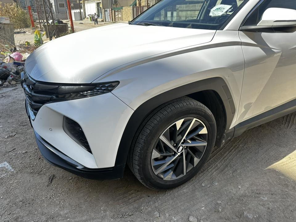 السلام عليكم
توسان ٢٠٢٣ خليجي 

دشبول ايياد …حساس امامي و خلفي ….كاميرا خلفية ….كراسي ٢كهرباء

رقم بغداد باسمي

ماشية ٧٥ 

مكفولة من الصبغ و البارد 

بيها دحجة بسيطة بالباب خلف باب السائق  اثر بإيسكل و ما مصلحها لان ما مبينة 

السعر٢٠٨و بيها مجال بسيط 

مكانها الحلة مركز المدينة 

***********
