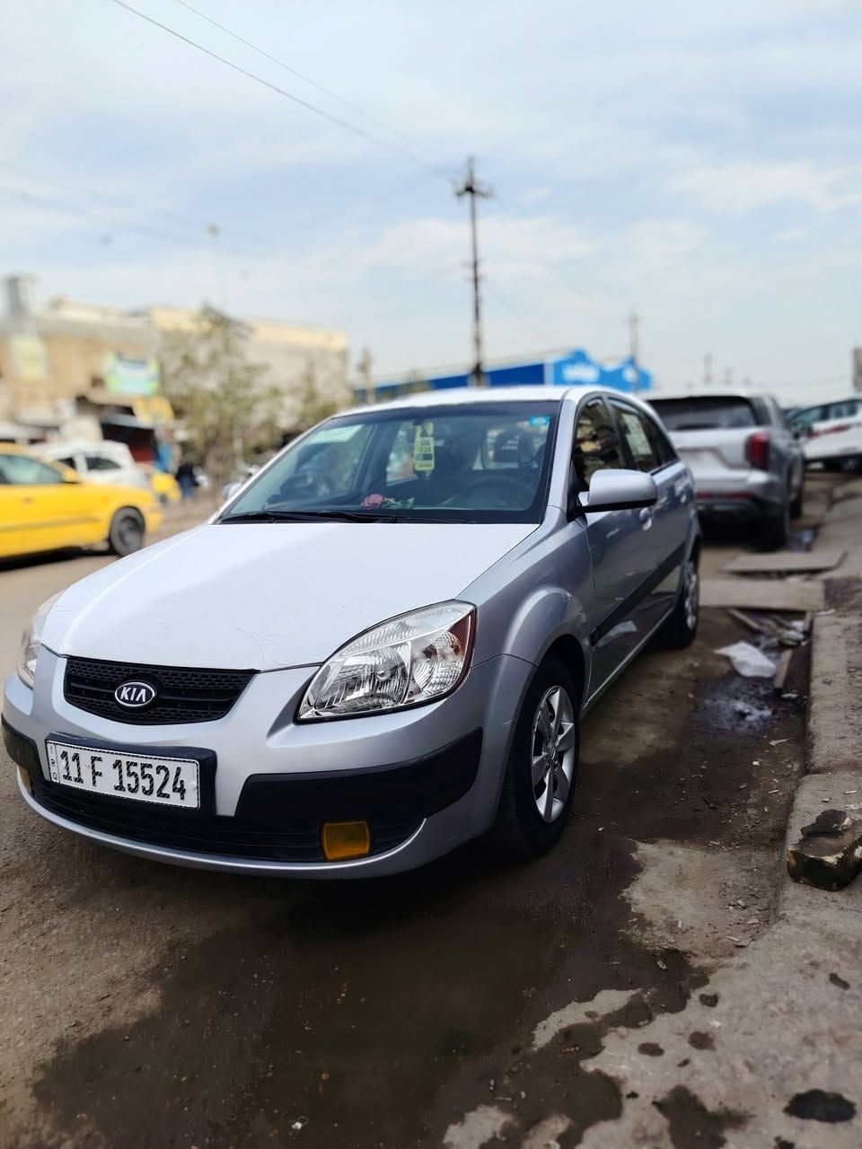 السلام عليكم كيا ريو هاج باك 2009مكينه 1600 تخم تاير صدر امامي خلفي منضومت بنزين كلها جديده من بلك نوزل فلاتر قاعدت فيت بم كلها جديد محرك كير خير من الله غرفتها جديده بسمي حادثها جاملغ وبنيد وشويه من البليته ما واصله لاصاصي ولا لغد بدون جراد لا قماره ولا بنيد وبيها مكانات بسيطه صبغ مثل هلالات شبر من الدوسه سياره جديده واستعمال كلش قليل وين تريد شغل واطلع سعرها 75 وبيها مجال بسيط وكلشي اكو بل سوك اسف علا الاطاله بغداد الشعب هاتف *********** غير متواجد علا النت
