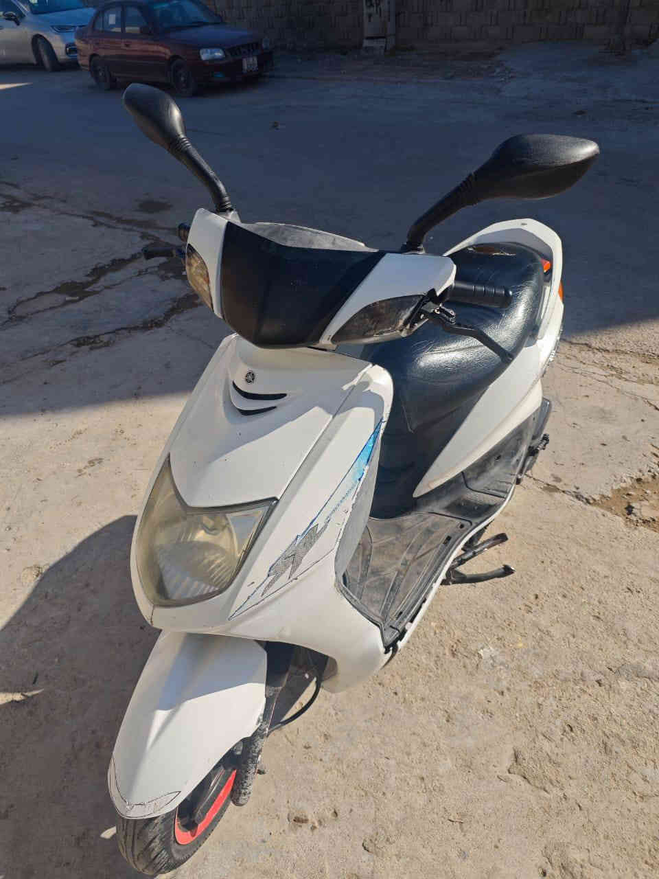 السلام عليكم سكنس نثية للبيع دراجه كلهة بلادية نكرة سلف كلشي شغال معدلهة فوك 100 لا تنقيص لا تبخير لا نضوح مكينة خرسة  سعرة 500 مكاني بغداد مدينة الصدر
رقمي ***********
