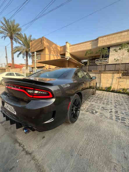 السلام عليكم 
متوفر جارجر  
🚀محرك 3600 /v6 موديل2018
🚀السياره ليبل واحد وتحتوي على بارد
🚀السياره تحتوي على رصعات خفيفه غير ملحوضه(حالوب) حالوب العراق وليس امريكه    ايرباكات كله سليمه
وضرر السياره بسيط مرفق في الصور 
السياره مصروف عليها هوايه من صدر تايرات مكينه كير منضومه بانزين ادامه 
مواصفات السياره 
السياره تحتوي على دعامياتsrt
وتحتوي على منضومه زنون 350$
وتحتوي على لحيهsrt
ودفيوزر srt
 ممشا السياره:46mحقيقي
كشنات مخمل
سستم صوت سماعات دمام 
حساسات خلفيه
كشنات كهرباء  حضن
شاشه 
تحتوي على حساست خلفيه 
رقم بغداد جديد شبه مميز
والواقع احلا من الصور 
والسياره استخدام شخصي
 للستفسار:***********
العنوان بغداد زيونه
السعر 218 بيه مجال
