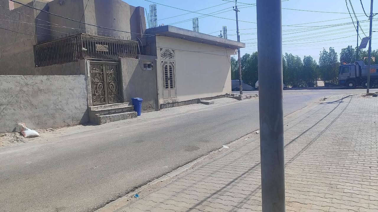 ياالله مكتب الجبوري للعقار بلخدمه ***********

دااار للبيع حي ميسان قطاع 73مساحه 200متر شارع

 10ابصف الركن طابق اونص صب كونكريت السعر

 280مع المجال الاستفسار والاتصال وات ساب ***********
