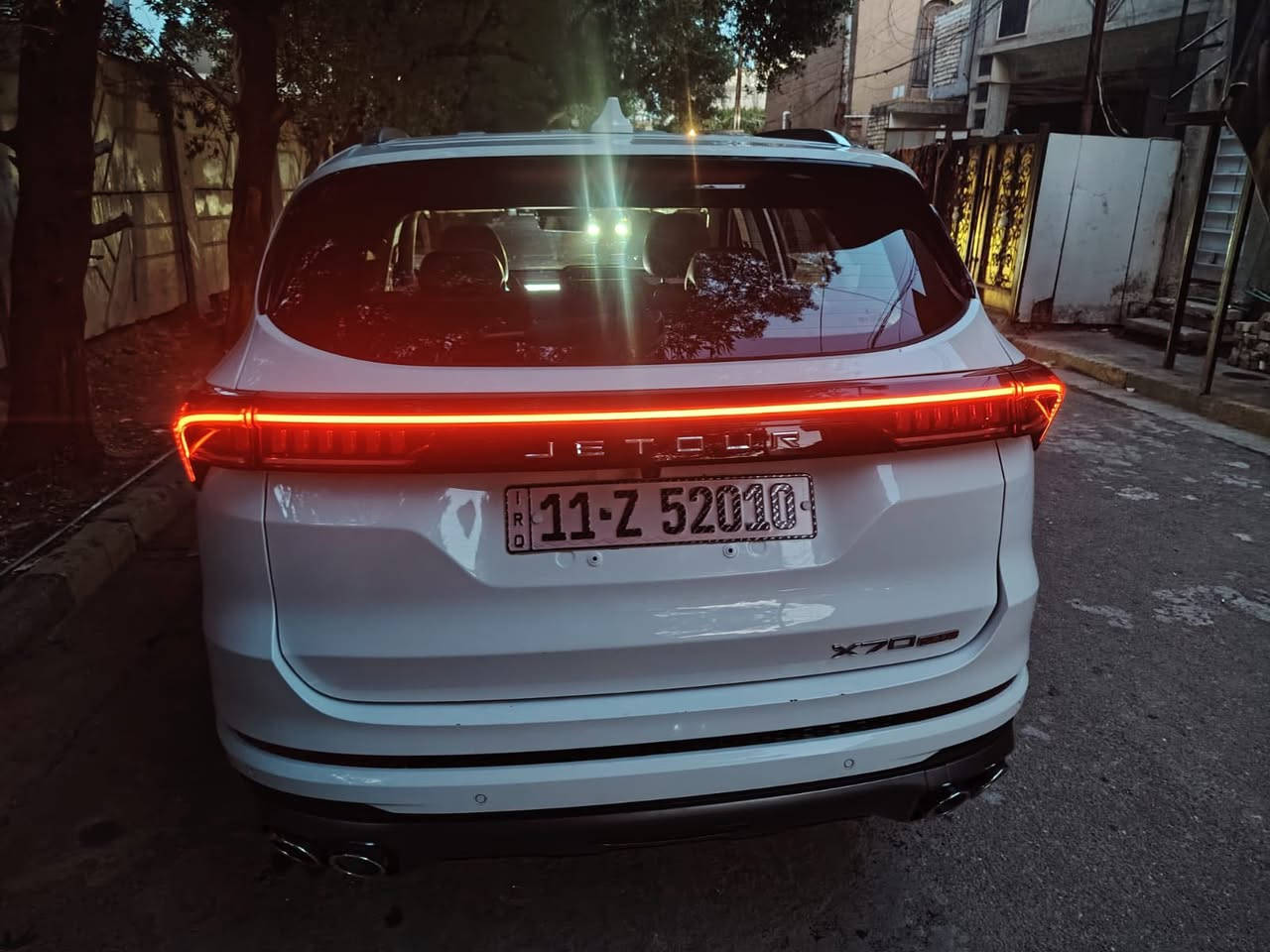 السلام عليكم

جيتور x70 بلص فئة لكچري موديل ٢٥
النوع المحرك 1.6 تيبربو 
عدد البصمات 2
تخم تاير جديد 
ادامة كاملة للسيارة 

الممشى الحالي ٤٢ الف كيلو 

الرقم بغداد مميز جدا باسمي والتحويل مباشر 

موقع السيارة بغداد  

ابرز الموصفات والانظمة 

السعة 7راكب عائلية بامتياز 

انارة داخلية ٧ الًوان متغيرة و انارة سقف اضافية

التبريد شاشة لمس قطعتين تبريد ب8فتحات توزيع مع ثلاجة 

شاشات وكامرات

شاشتين دجتال متصلة ومنضومة كامرات 360 درجة مع رؤية فوقية 3d

حساسات خلفية وامامية الراحة والرفاهية 

بانورما قمارة كاملة 

كشن سائق وبصف السائق كهرباء 

مع صندوق فتح وغلق ذكي كهربائي 

اربع جامات اوتو 

نضام انعكاس الهاتف اندر ويد +ايفون انعكاس الشاشة 

منافذ يو بي اس عدد 4

شحن لاسلكي بالهاتف

انضمة ذكية 

بصمة 

ابواب ترحيب عند الاقتراب 

فتح وغلق السيارة تلقائي 

مرايا جانبية كهربائي طي اوتوماتيك مع اشارات بالمري 

انضمة الامان ومساعدة السائق 

رادارات تحديد مسار

تنبيه الخروج من المسار 

نضام النقطة العمياء

مثبت سرعة هاند بريك دكمة كهربائي 

نضام اوتو هولد نضام مانع انزلاق 

وضعيات القيادة متعددة 

وضعيات تحكم مختلف بالستيرن 

السيارة نضيفة جدا استخدام شخصي 

وباقي المواصفات معروفة 

السعر  185 ورقة وبيهة مجال

للتواصل 

***********
