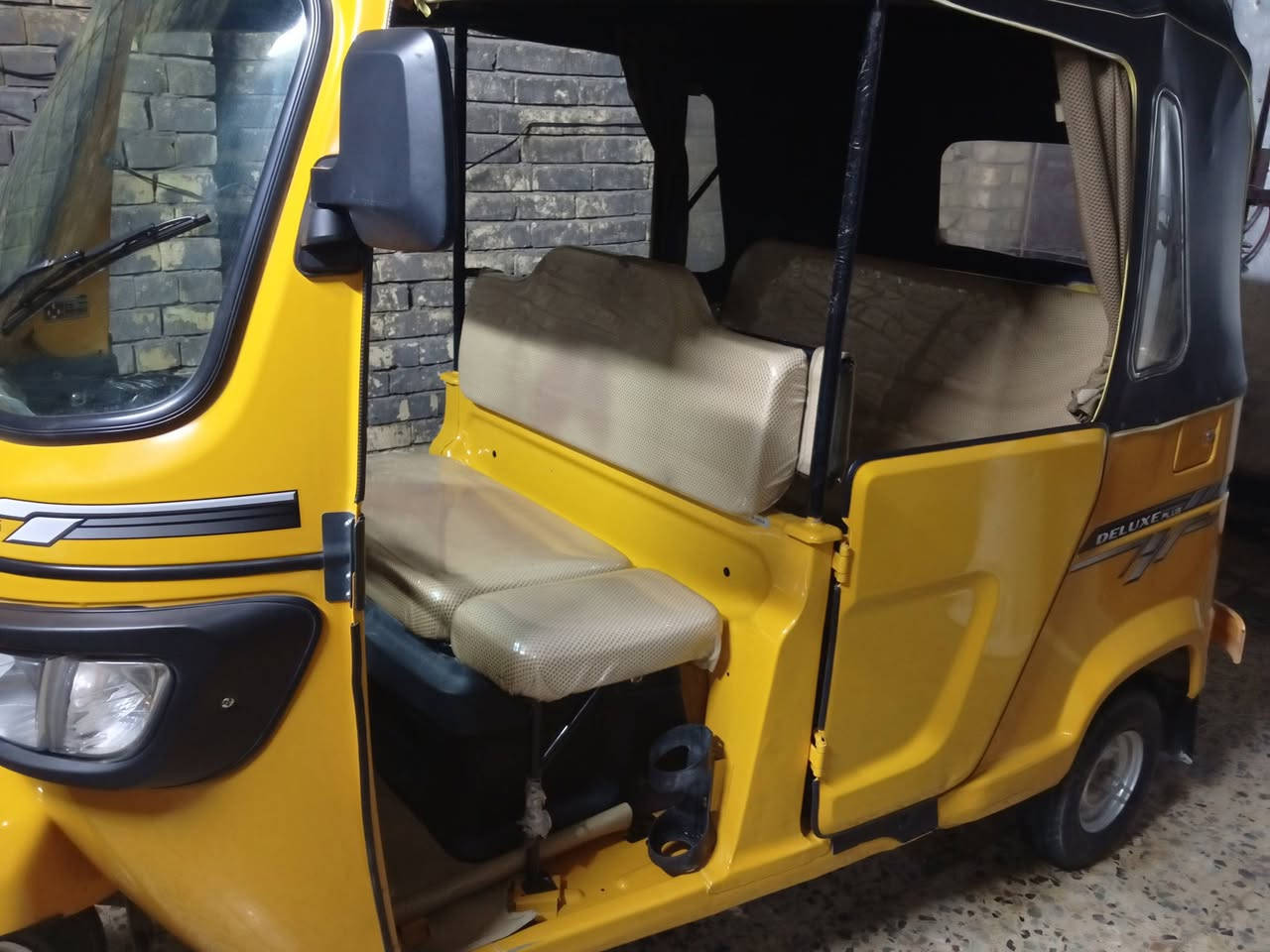 للبيع طالعه من الشركه 20023سعر 7وربع بيهه مجال ***********
