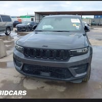 جيب لاريدو شيروكي لمتد مواصفات راقيةجدا والحادث بالجنطة الخلفية وموضح ...