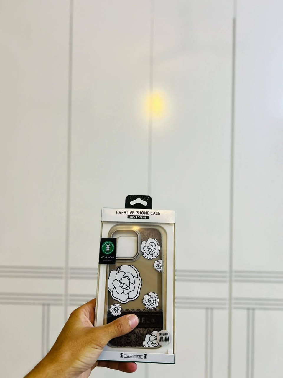 ## 📱 كشخة تليفونك تبدأ منّا! أرخص وأقوى عرض كفرات بالعراق 🔥
من **iPhone X Max** لحد الـ **iPhone 17 Pro Max**.. كل الموديلات متوفرة بأجمل التصاميم وأقوى حماية! 🛡️
### 💸 العرض الأقوى: سعر الكفر بـ 2,000 دينار بس!
ما تحتاج تحتار.. جمّع طلبك واكشخ كل يوم بلون:
 * 📦 **أقل طلب:** 5 كفرات.
 * 🎨 **احنا نشكلك تشكيلة مرتبة حسب موبايلك** تگدر 
### 🚚 التوصيل؟ لـكُـل مكان
وين ما تكون بالعراق، من الشمال للجنوب، نوصلك لباب البيت 🗺️ (متوفر التوصيل لجميع المحافظات).
### 📞 للحجز والاستفسار:
سارع بالطلب الكمية محدودة! أرسل رسالة 
 * 💬 **واتساب فقط:** ***********
 * 🔗
