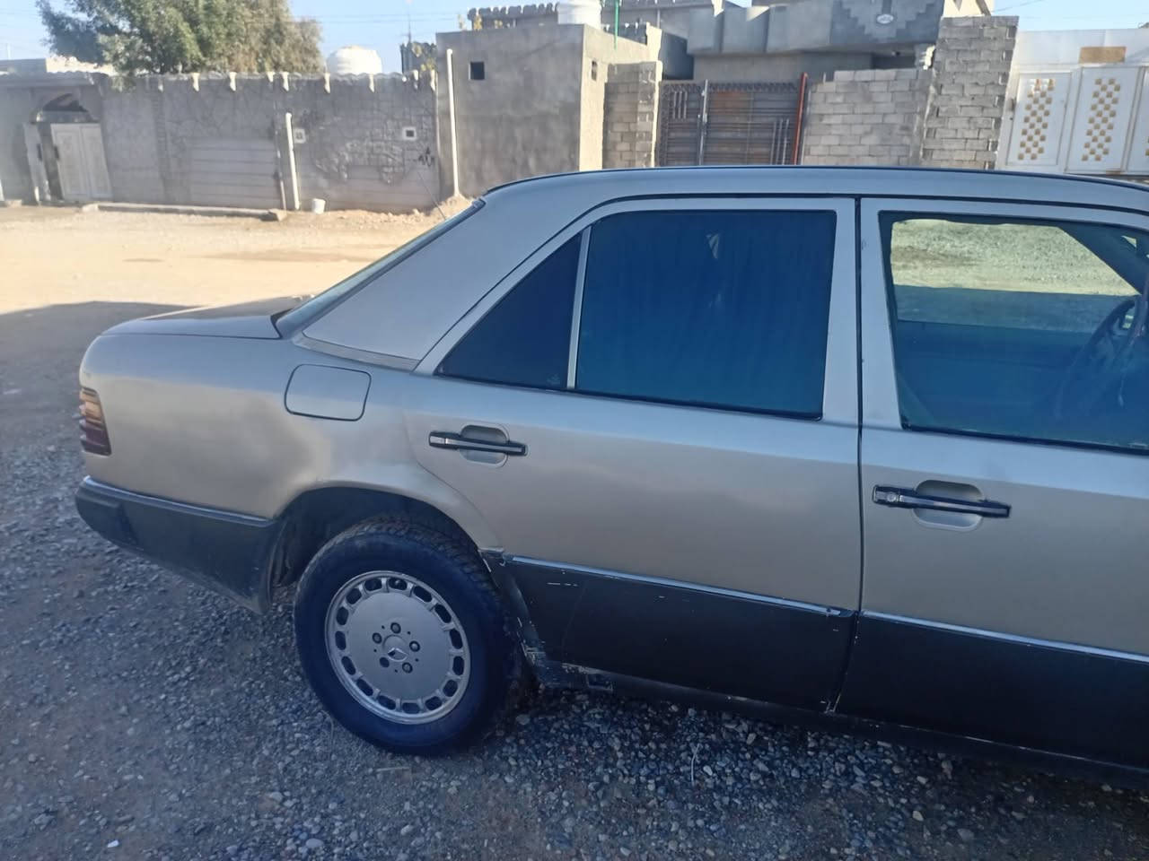 سلام عليكم   سيارة مارسدس دب رقم بغداد موديل 87    محرك بطه    سيارة  حلوه سعر 40 وبيه مجال  مكان السيارة  ديالى جلولاء    رقم الهاتف  ***********
