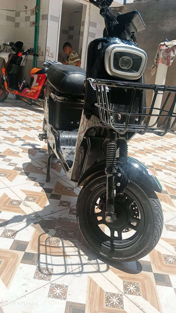 دراجه R8 دراجه نضيفه وخير من الله 3 نمر 5 بطاريات دراجه شلعه قوه كلشي قوي السعر 375 وبيها مجال العنوان ديالى ناحيه كنعان رقم ***********
