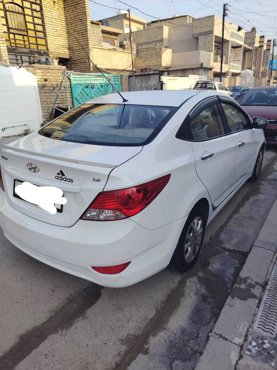 هونداي اكسنت 2015
فول ماعدة البصمة
 رقم بغداد شبه مميز الإنكليزي
 صبغ فقط دعاميات والدوسات وباب بصف السايق
سونار موجود تجي وتشوف وتطلع تراي وين متريد
زوج تايرات جدد/ تدفئة تبريد/ تحكم ستيرن/ شاشة وكامرة
بأسمي تحويل مباشر ثاني يوم 
السعر 115 وبيهة مجال 
مكاني بغداد حي التراث قرب تقاطع الربيعي أكثر استفسار اتصل على الرقم /***********
