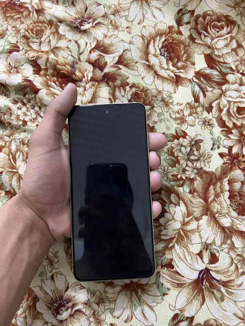 السلام عليكم جهاز ريلمي C65 جديد مستخدم شهر واحد فقط كامل مكمل ملحقاته كامله ذاكرته 128 شاحنه 45w الجهاز جديد بمعنه الكلمه بعده بلزكه قميم وأخذ بل يرضي الله رقم. او خاص *********** بغداد مدينه الصدر الكياره
