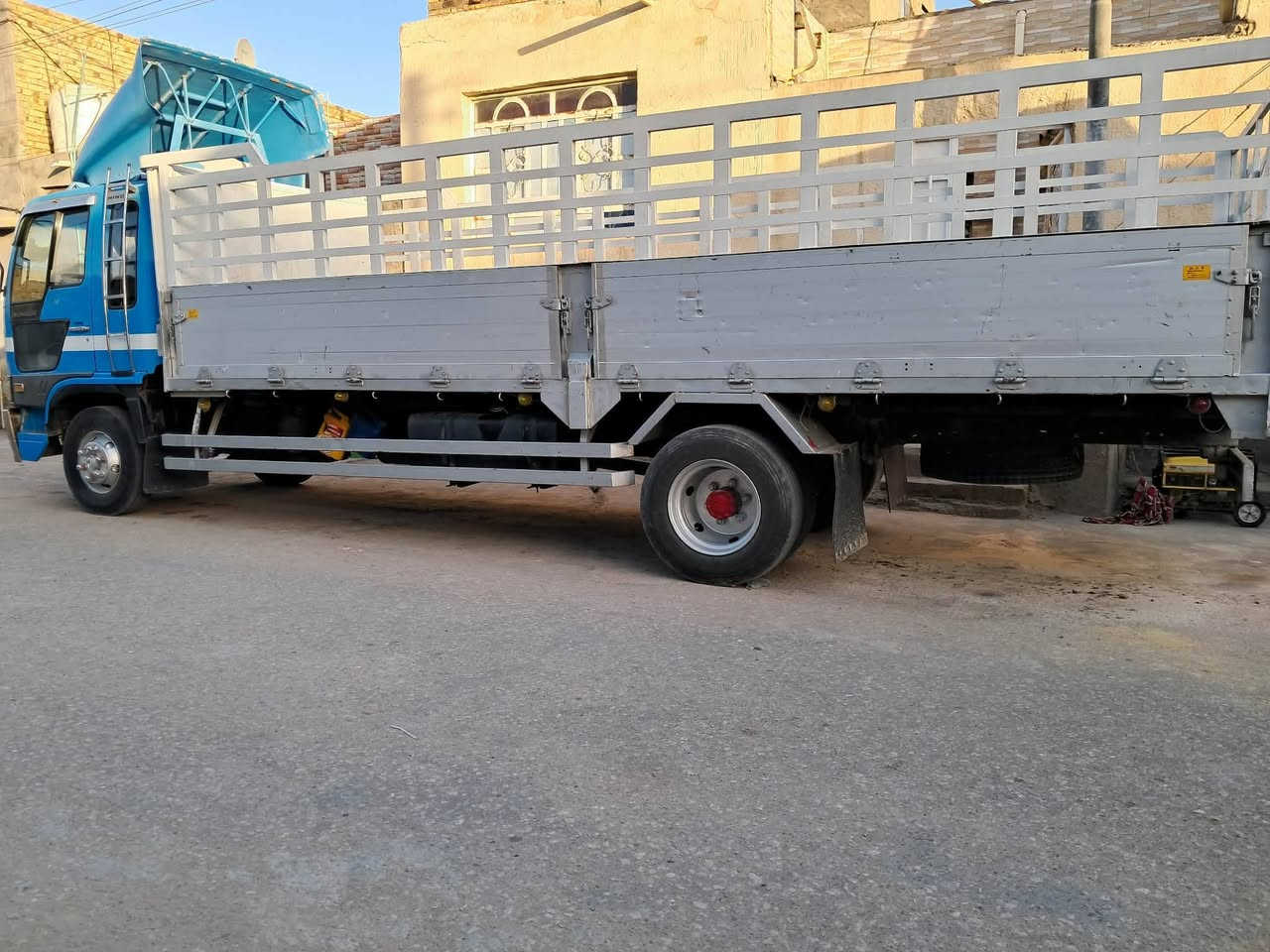هينو طيره موديل 92 مكينه 70 عادي كير وكسن سوبر تخم تاير 19 ونص سنويه بسمي ل27 السعر160وبيه مجال رقم الهاتف *********** شرط التحويل ومكلف بالنشر
