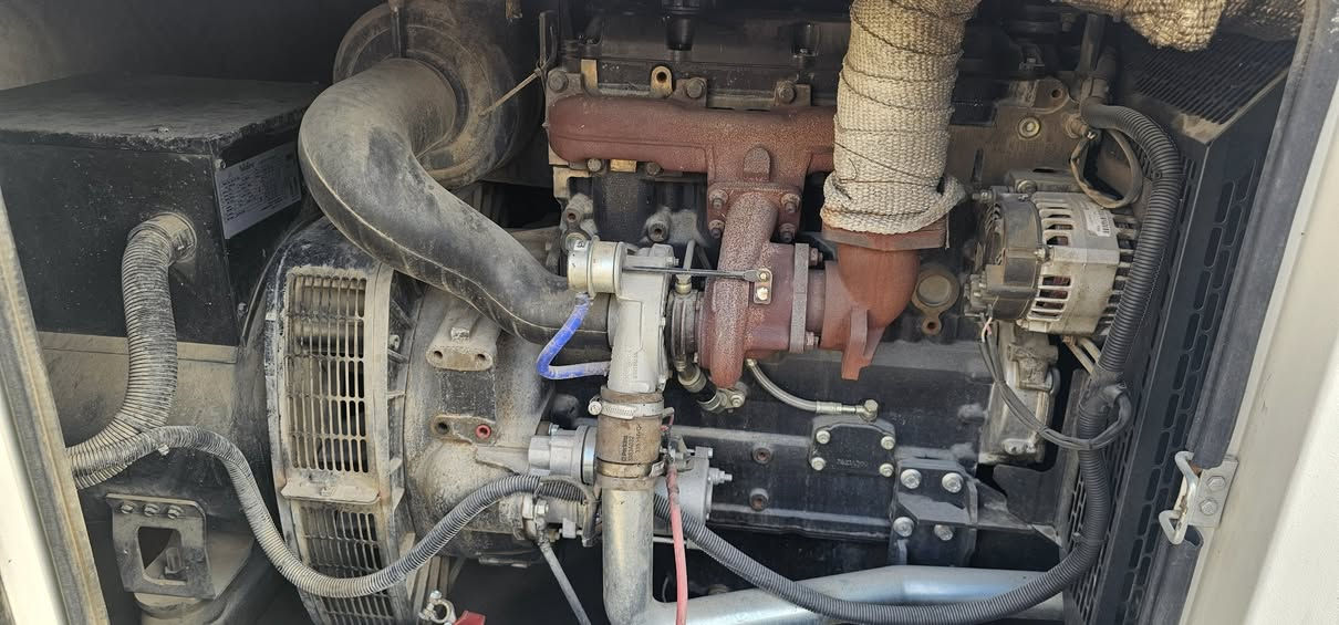 السلام عليكم
مولدة بيركنز 100kv للبيع جديدة
مشتغلة 4200 ساعة بدون حمل شغاله كلشي ما ناقصها
للأستفسار الاتصال على الرقم
***********
