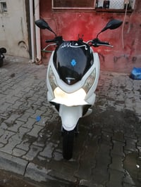 دراجه pcxجيل الاول  الدراجه  ياباني  ( jf )كفرات ابلاديهه رمبه موديل 2...